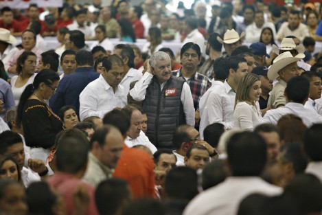 Diversos personajes de la vida política local y nacional del PRI, asistieron al arranque de la precampaña de José Yunes Zorrila rumbo a la sucesión gubernabental. El precandidato a la presidencia de México, José Antonio Meade Kuribeña, asistió como invitado especial.