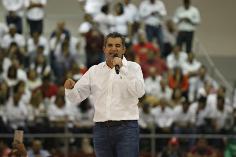 Diversos personajes de la vida política local y nacional del PRI, asistieron al arranque de la precampaña de José Yunes Zorrila rumbo a la sucesión gubernabental. El precandidato a la presidencia de México, José Antonio Meade Kuribeña, asistió como invitado especial.