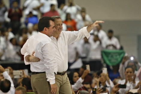 Diversos personajes de la vida política local y nacional del PRI, asistieron al arranque de la precampaña de José Yunes Zorrila rumbo a la sucesión gubernabental. El precandidato a la presidencia de México, José Antonio Meade Kuribeña, asistió como invitado especial.