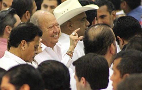 Actores políticos priístas se dieron cita en el WTC de Veracruz para el arranque de precampaña de Pepe Yunes a la gubernatura, así como para saludar al precandidato a la Presidencia José Antonio Meade. 