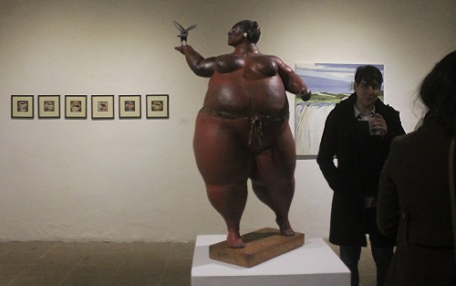 El Centro Recreativo Xalapeño reinició actividades con la inauguración de la exposición Brevario, una muestra conformada por 48 obras de 26 artistas plásticos, que incluye trabajos de cerámica, escultura, fotografía, grabado, ilustración y pintura.
