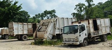 El actual parque vehicular del municipio de Papantla se encuentra inservible, señaló el regidor Rosalino García Vázquez, comisionado en limpia pública, la problemática radica en que no hay camiones de basura y los que hay no están en lamentables condiciones.
