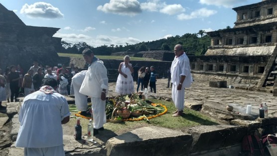 El Consejo Supremo Totonaco y el Centro de las Artes Indígenas, realizaron la ceremonia del Litlán que simboliza pedir permiso a los dioses para realizar todas las actividades durante 2018.