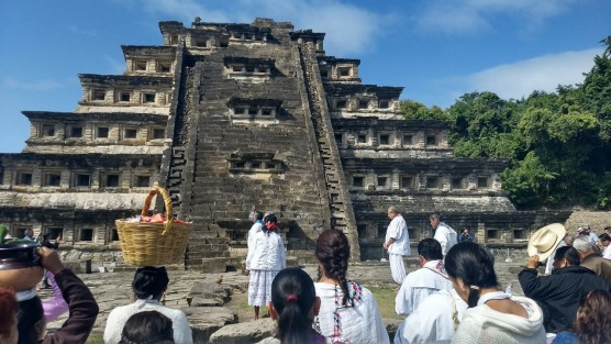 El Consejo Supremo Totonaco y el Centro de las Artes Indígenas, realizaron la ceremonia del Litlán que simboliza pedir permiso a los dioses para realizar todas las actividades durante 2018.
