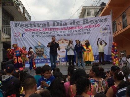 Magia, sonrisas y diversión en El Día de Reyes celebrado en Tlapacoyan el cual fue encabezado por Ofelia Jarillo y Aurora Aramburo
