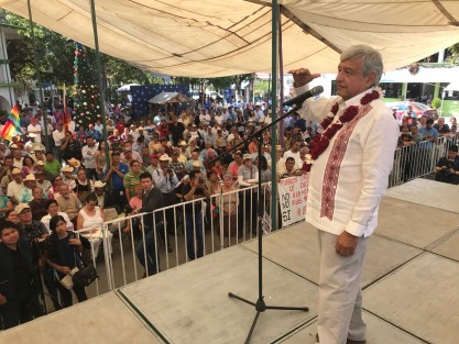 Durante la gira que realiza el precandidato de Morena a la presidencia de la República, Andrés Manuel López Obrador, por el estado de Veracruz, este lunes visitó Actopan, acompañado de los dirigentes estatales de los partidos que conforman la coalición Juntos Haremos Historia, precandidatos a la gubernatura y senado y diputados locales.