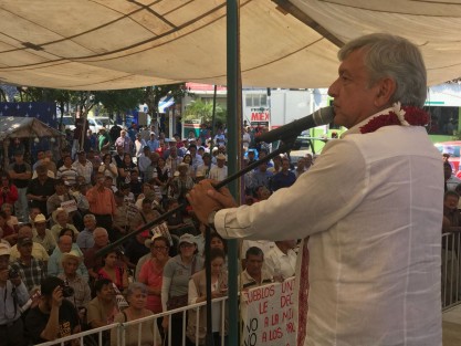 Durante la gira que realiza el precandidato de Morena a la presidencia de la República, Andrés Manuel López Obrador, por el estado de Veracruz, este lunes visitó Actopan, acompañado de los dirigentes estatales de los partidos que conforman la coalición Juntos Haremos Historia, precandidatos a la gubernatura y senado y diputados locales.