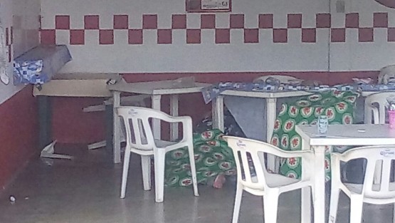  Este lunes tres personas perdieron la vida luego de que fueran atacados a balazos cuando se encontraban en una lonchería ubicada en la comunidad Zacate Colorado, en el municipio de Tihuatlán, Ver.