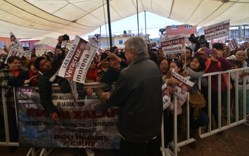 Andrés Manuel López Obrador, de visita en Las Vigas en su precampaña a la Presidencia de la República, acompañado de Cuitláhuac García Jiménez, precandidato a la gubernatura y Ricardo Ahued Bardahuil, precandidato al Senado.