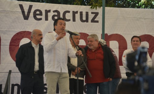 Andres Manuel Lopez Obrador de visita en Las Vigas en su precampaña a la Presidencia de la República, acompañado de Cuitláhuac García Jiménez, precandidato a la gubernatura y Ricardo Ahued Bardahuil, precandidato al Senado.