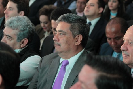 Alcaldes de varios municipios acudieron a la presentación del Programa Carretero Estatal, entre ellos el de Teocelo, el Licenciado Mario Chama Díaz. 