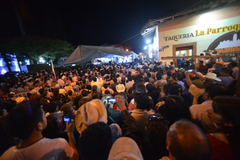 Andrés Manuel López Obrador cerró este martes su gira por la entidad veracruzana en Misantla, luego de haber visitado también los municipios de Las Vigas y Tlapacoyan. En esta ciudad habló fuerte en contra de la Reforma Educativa, siendo este lugar bastión del gremio magisterial 