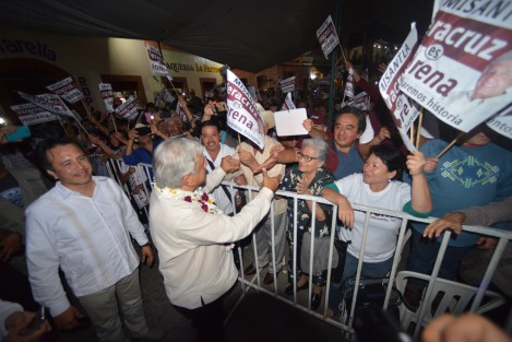 Andrés Manuel López Obrador cerró este martes su gira por la entidad veracruzana en Misantla, luego de haber visitado también los municipios de Las Vigas y Tlapacoyan. En esta ciudad habló fuerte en contra de la Reforma Educativa, siendo este lugar bastión del gremio magisterial 