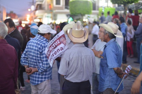 Andrés Manuel López Obrador cerró este martes su gira por la entidad veracruzana en Misantla, luego de haber visitado también los municipios de Las Vigas y Tlapacoyan. En esta ciudad habló fuerte en contra de la Reforma Educativa, siendo este lugar bastión del gremio magisterial 