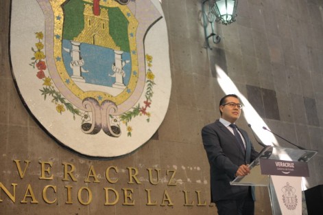 Enrique Fernández Peredo, alcalde de Coatepec, en su intervención durante la presentación del Programa Carretero 2018, agradeció al gobernador del estado la construcción total de la carretera que lleva de la ciudad capital hasta la ciudad de Coatepec, así mismo agradeció la remodelación en el tramo carretero La Isleta y Vaquería.