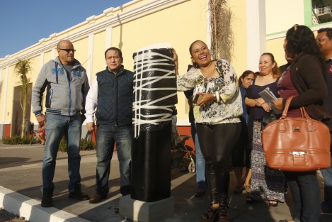 Padres de familia de alumnos de la escuela primaria Josefa Ortiz de Domínguez, en la ciudad de Veracruz, clausuraron uno de los parquímetros que se encuentra afuera de esta institución educativa.  
