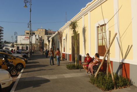 Padres de familia de alumnos de la escuela primaria Josefa Ortiz de Domínguez, en la ciudad de Veracruz, clausuraron uno de los parquímetros que se encuentra afuera de esta institución educativa.  

