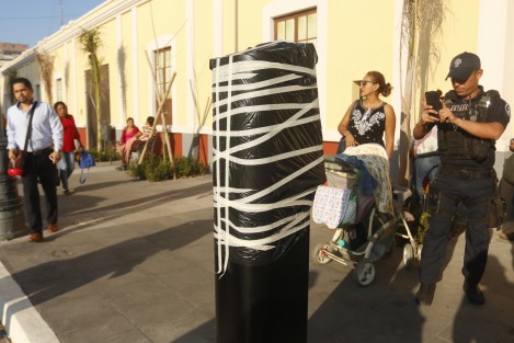 Padres de familia de alumnos de la escuela primaria Josefa Ortiz de Domínguez, en la ciudad de Veracruz, clausuraron uno de los parquímetros que se encuentra afuera de esta institución educativa.  
