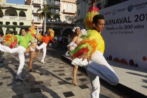 Se presentó el elenco artístico para el Carnaval de Veracruz 2018. Entre los cantantes y grupos musicales que se presentarán, destaca el colombiano Carlos Vives.