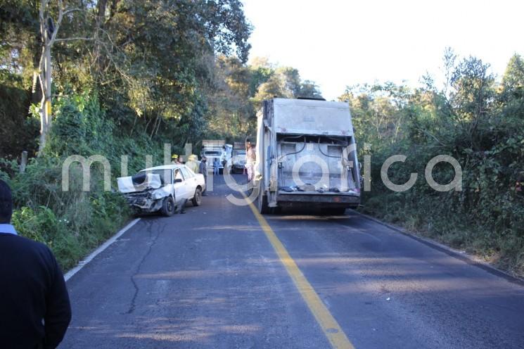  La mañana de este miércoles el conductor de un Tsuru perdió la vida tras impactarse contra un camión de limpia pública de Huatusco, cuando se desplazaban, sobre la carretera federal Fortín - Huatusco.