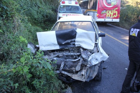  La mañana de este miércoles el conductor de un Tsuru perdió la vida tras impactarse contra un camión de limpia pública de Huatusco, cuando se desplazaban, sobre la carretera federal Fortín - Huatusco.