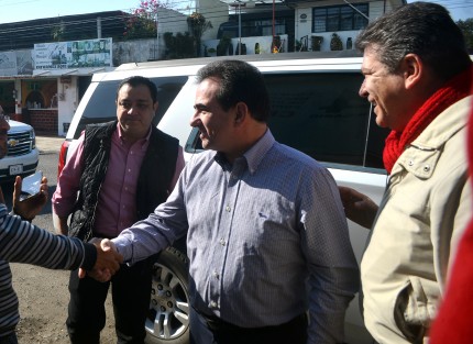 El precandidato a la gubernatura José Yunes Zorilla y el secretario adjunto del PRI  Americo Zúñiga se reunieron con los seccionales de la CNOP en las oficnas de estos.