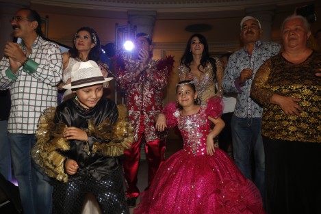 Fue presentado el logotipo y la canción oficial del Carnaval de Veracruz 2018. Al término de la presentación, la corte real y el director del comité se pusieron a bailar a ritmo de salsa.