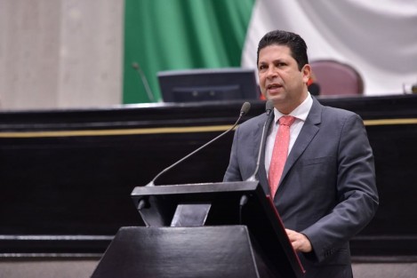 El diputado Fernando Kuri recordó que este Congreso actualmente presenta rezagos en la publicación en la Gaceta Oficial del Estado, por parte del Poder Ejecutivo, de las iniciativas aprobadas, acuerdos y exhortos, lo que sin duda obstaculiza el trabajo que esperan los veracruzanos de sus representantes populares.