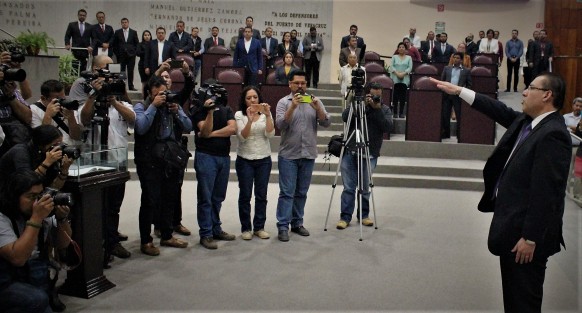 El Pleno de la LXIV Legislatura, del Congreso del Estado, nombró al ciudadano Arturo Mariscal Rodríguez como comisionado interino del Instituto Veracruzano de Acceso a la Información y Protección de Datos Personales (IVAI) a fin que este órgano cumpla con sus deberes legales.