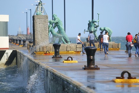 La entrada de un nuevo frente frío provocó fuertes vientos del norte y un descenso considerable en la temperatura. Se espera que estas condiciones climáticas se mantengan durante el fin de semana.  