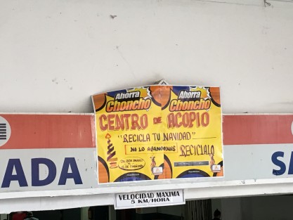 Algunos centros comerciales en Xalapa ya están funcionando como centros de acopio de árboles de Navidad, tales como las tiendas Chedraui; así mismo son  centros de acopio las delegaciones Noerte, Este y Oeste, la Subdirección de Limpia Pública y el Parque El Haya.  Recuerde que los camiones de Limpia Pública no se los llevan. 