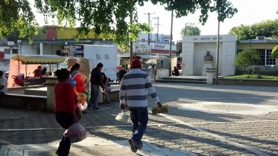 Ni Yunes Lianres se presentó al debate que él mismo convocó en Álamo para confrontar a López Obrador; el tabasqueño ya había aclarado que no se presentaría y seguiría con su agenda normal. Así lucía la plaza principal.