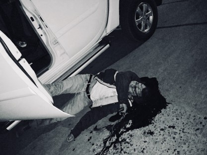 La noche de este viernes un hombre fue baleado cerca del Hospital Civil de Pánuco, ubicado sobre la calle Juan de la Luz Enriquez, Colonia Maza, Pánuco, Ver., cuando descendía de su vehículo. 