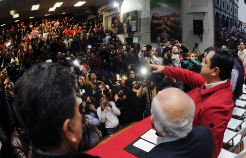 Al rendir protesta como nuevo dirigente estatal del PRI en Veracruz, Américo Zúñiga expresó que el tricolor cuenta con los mejores principios ideológicos, por lo que expresó a la militancia que son tiempo de unidad, fortaleza, de convencer y ganar.