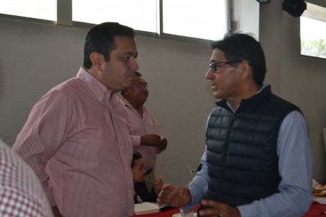 El dirigente estatal del Revolucionario Institucional, Américo Zúñiga, acompañó  en el evento realizado en la ciudad de Veracruz a Pepr Yunes.