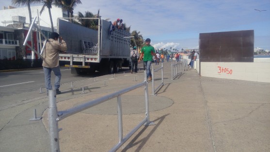 Inició la colación de gradas a lo largo del bulevar Àvila Camacho, desde donde de podrà disfrutar de los paseos de carros alegòricos del Carnaval de Veracruz 2018 que tendrá lugar del 7 al 13de Febrero.