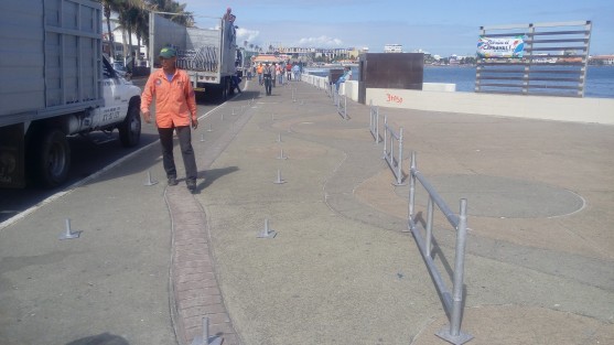 Inició la colación de gradas a lo largo del bulevar Àvila Camacho, desde donde de podrà disfrutar de los paseos de carros alegòricos del Carnaval de Veracruz 2018 que tendrá lugar del 7 al 13de Febrero. 