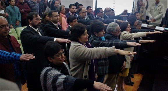 En Sesión Extraordinaria de Cabildo, el presidente municipal Hipólito Rodríguez Herrero presentó y tomó protesta a los nuevos titulares de diversas áreas del H. Ayuntamiento de Xalapa. 