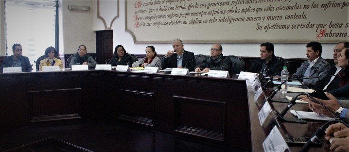 El alcalde de Xalapa, Hipólito Rodríguez Herrero, informó que se suspende de manera temporal todo cobro tanto a ambulantes como a los locatarios de los mercados del municipio, debido a que se detectó que estos recursos no llegan a las arcas del municipio, por lo que urge transparentar los recursos que se pagan por el uso de espacios.  