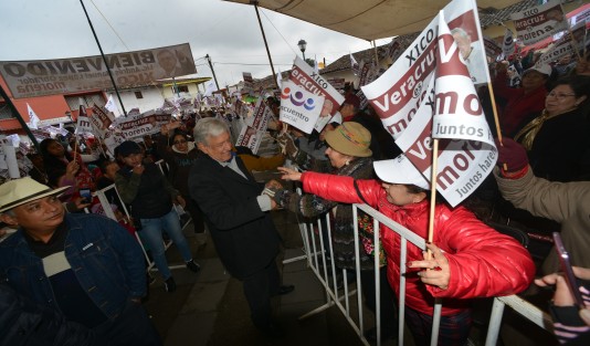 El precandidato a la presidencia Andrés Manuel López Obrador, estuvo este miércoles en Xico, en compañía de diputados locales y federales, así como del precandidato a la gubernatura,  Cuitláhuac García. Habló sobre su proyecto de llegar a Los Pinos.
