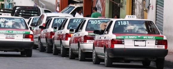 Autoridades de Tránsito del Estado, Transporte Público y Ayuntamiento, comenzaron las reuniones con sindicatos y agrupaciones de taxis, para poner en marcha la regulación de los sitios en esta ciudad de Papantla.