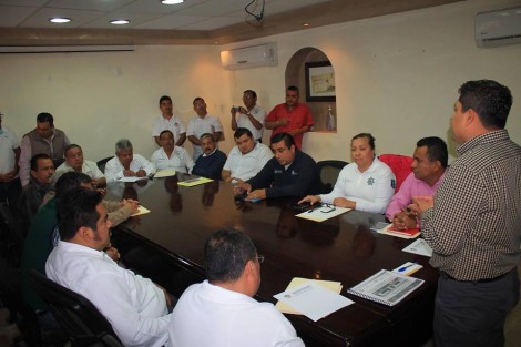 Autoridades de Tránsito del Estado, Transporte Público y Ayuntamiento, comenzaron las reuniones con sindicatos y agrupaciones de taxis, para poner en marcha la regulación de los sitios en esta ciudad de Papantla.