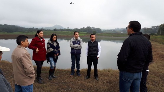 Enrique Fernández Peredo, alcalde de Coatepec, continuando con los compromisos que adquirió en el municipio, la tarde de este miércoles, acompañado de la síndica Areli Bonilla, así como regidores, realizaron un recorrido por las instalaciones de CMAS, para constatar el buen funcionamiento de la planta y por consecuencia el vital líquido llegue a cada vivienda de los coatepecanos.