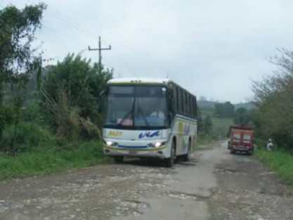 Carreteras que comunican a Tlapacoyan están llenas de baches, se han convertido en un serio peligro para los automovilistas.
