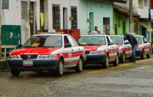 Taxistas piden un aumento a las tarifas, debido a que es justo y necesario, tras la constante alza en los precios de los insumos y combustibles.
