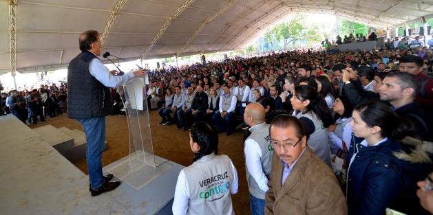 El gobernador YunesLinares dijo que el programa Veracruz Comienza Contigo ya beneficia a más de 600 mil familias en todo el estado, con servicios de apoyo alimentario,vivienda, salud,educación y desarrollo humano. 