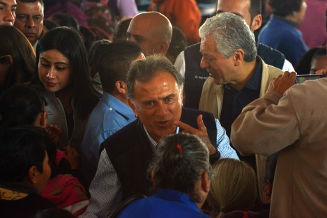 Yunes Linares ofreció apoyos a partir de febrero para mujeres, madres solteras y de la tercera edad en situación de abandono, que incluirán pensiones, capacitación, servicios médicos y un montón de cosas, según informó el mandatario. 
