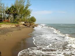  Siguen perdiéndose varios kilómetros de playas en el municipio costero, sobre todo en esta cabecera municipal y en la zona de Costa Esmeralda. 