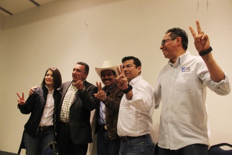 Renato Tronco en rueda de prensa con el dirigente estatal del  PRD, Jesús Velázquez Flores y el secretario general del PAN, Carlos Alberto Valenzuela González, expresó que considera que la candidatura de Miguel Ángel Yunes Márquez por la coalición Por Veracruz al frente es la menos mala.   