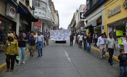Integrantes de la asociación M.I.L.E.S marcharon y se manifestaron en centro de la ciudad, denunciando la apropiación de espacios en plazas por líderes de comerciantes. También protestaron por las tarifas de agua potable. Fueron recibidos por autoridades municipales.